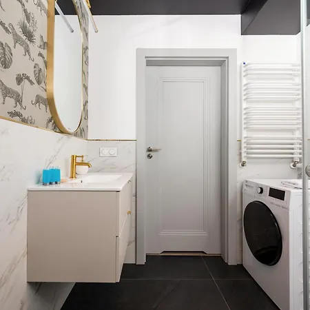 Stara Praga Boutique By Bookinghost *